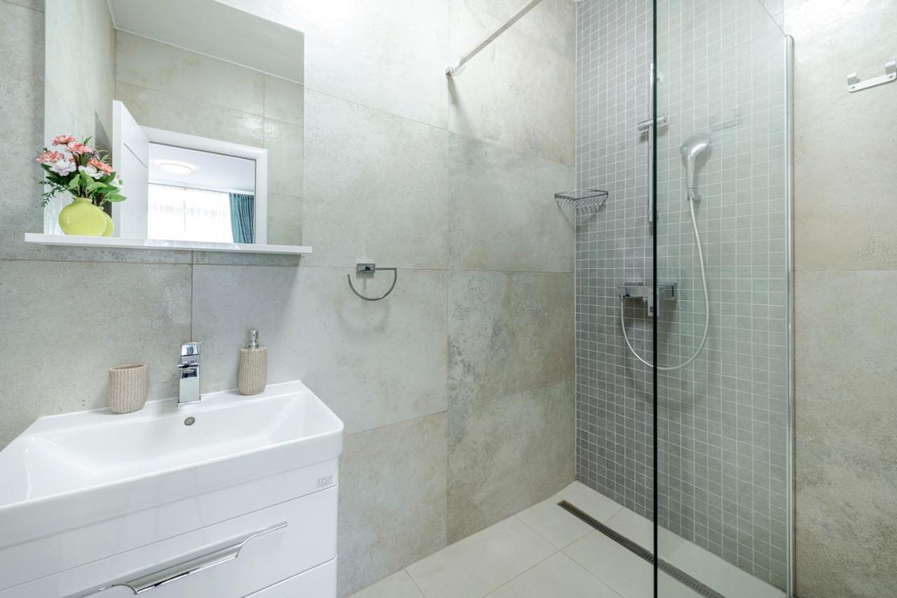 Oyo Deluxe Apartments 杜布罗夫尼克 外观 照片