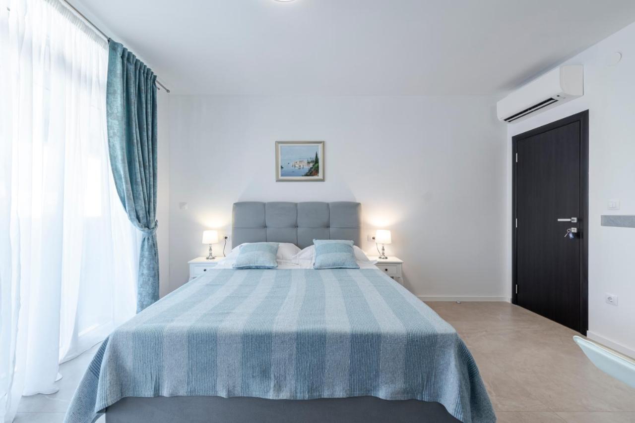 Oyo Deluxe Apartments 杜布罗夫尼克 外观 照片