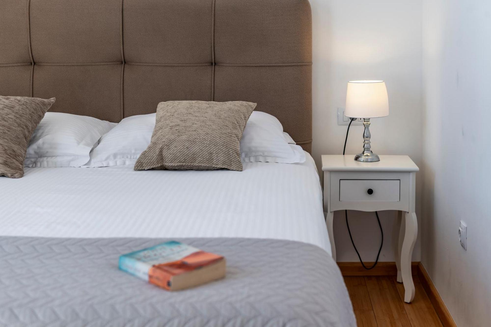 Oyo Deluxe Apartments 杜布罗夫尼克 外观 照片